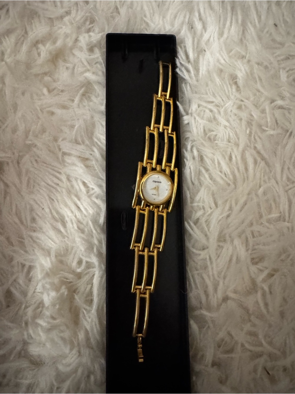 Gold Tone Women's Bracelet Watch - Unknown Brand